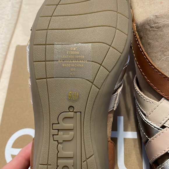Earth sandals ,brand new size 6 1/2 M - Picture 2 of 4